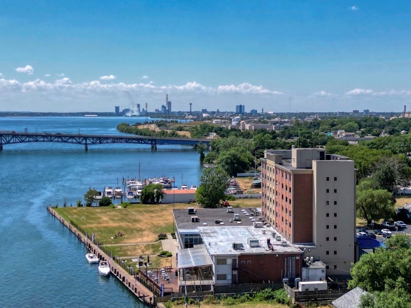 Niagara Riverside Resort in Niagara Falls, New York, United States