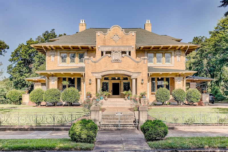 Oak Hall in Vicksburg, Mississippi, United States