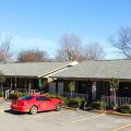 Oak Hill Inn & Suites