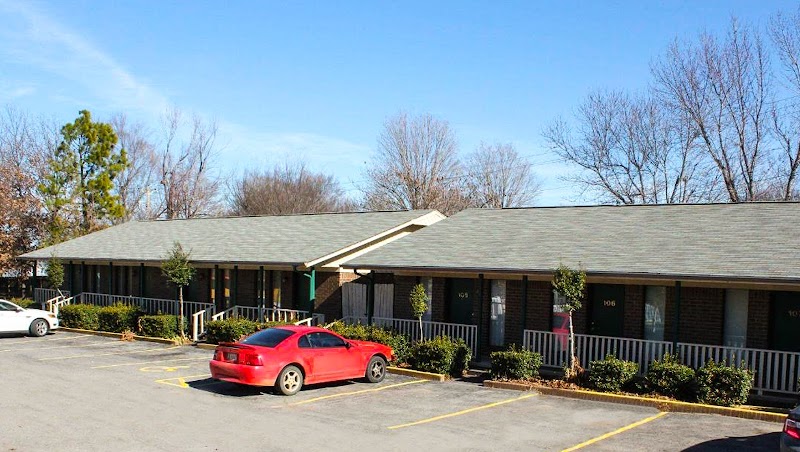 Oak Hill Inn & Suites in Tahlequah, Oklahoma, United States