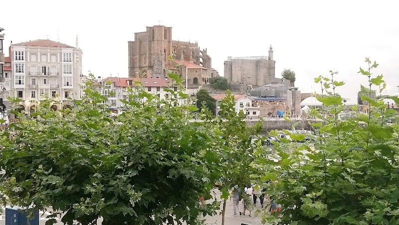 Pensión La Marina in Castro-Urdiales, Spain