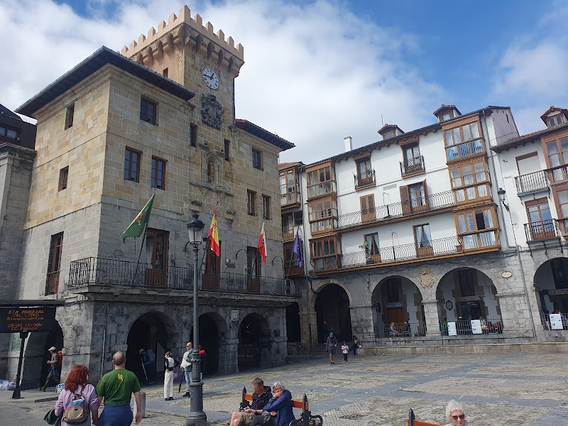 Pensión La Sota in Castro-Urdiales, Spain
