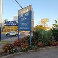 Plains Motor Inn
