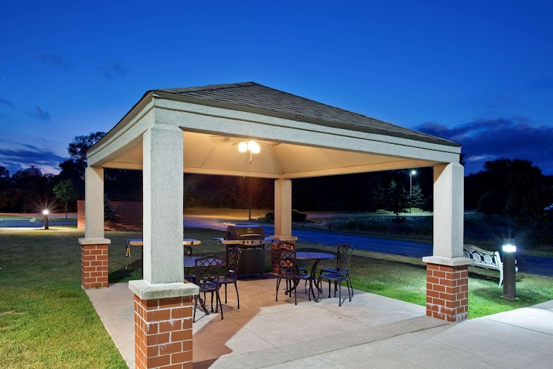 Sonesta Simply Suites Chicago Naperville in Warrenville, Illinois, United States