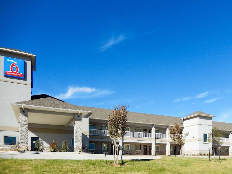 Studio 6 Yukon, OK in Yukon, Oklahoma, United States