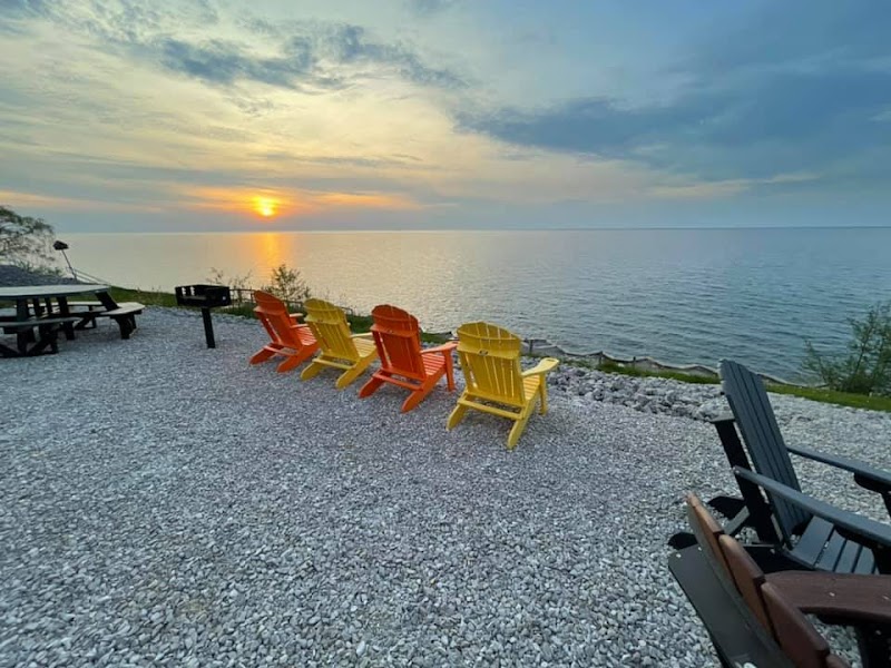 Sunset Vacation Rentals in Geneva-On-The-Lake, OH, United States