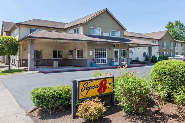 Super 8 by Wyndham Gresham/Portland Area OR in Gresham, Oregon, United States