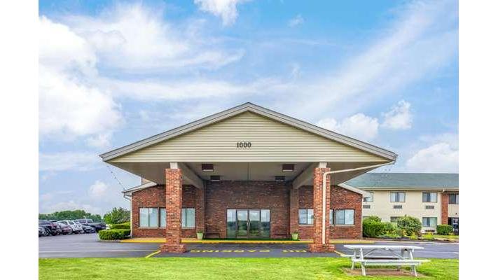 Super 8 by Wyndham Henrietta/Rochester Area in Rochester Institute of Technology, New York, United States