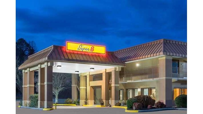 Super 8 by Wyndham Knoxville North/Powell in Powell, Tennessee, United States
