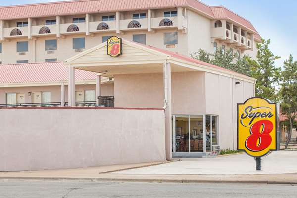 Super 8 by Wyndham Lubbock Civic Center North in Lubbock, Texas, United States