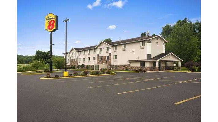Super 8 by Wyndham Mansfield in Mansfield, Ohio, United States