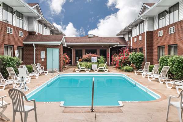 Super 8 by Wyndham O'Fallon in Shiloh, Illinois, United States