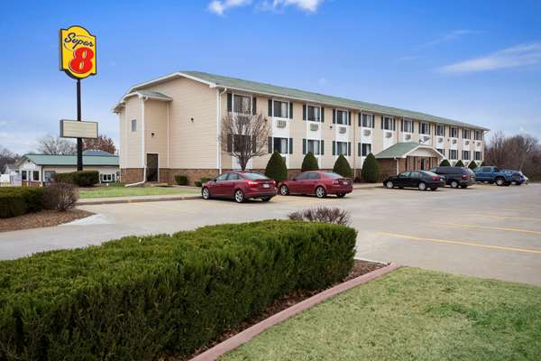 Super 8 by Wyndham Pittsburg KS in Pittsburg, Kansas, United States