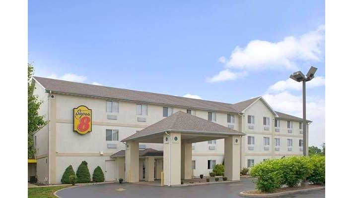 Super 8 by Wyndham Pontoon Beach IL/St. Louis MO Area in Pontoon Beach, Illinois, United States