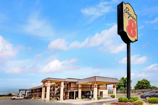 Super 8 by Wyndham Shawnee in Shawnee, Oklahoma, United States