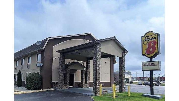 Super 8 by Wyndham Shelbyville in Shelbyville, Indiana, United States
