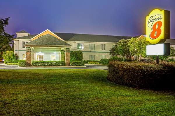 Super 8 by Wyndham Smithfield in Smithfield, North Carolina, United States