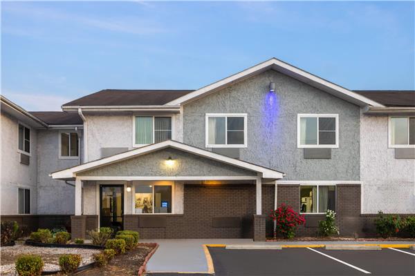 Super 8 by Wyndham South Boston VA in South Boston, Virginia, United States