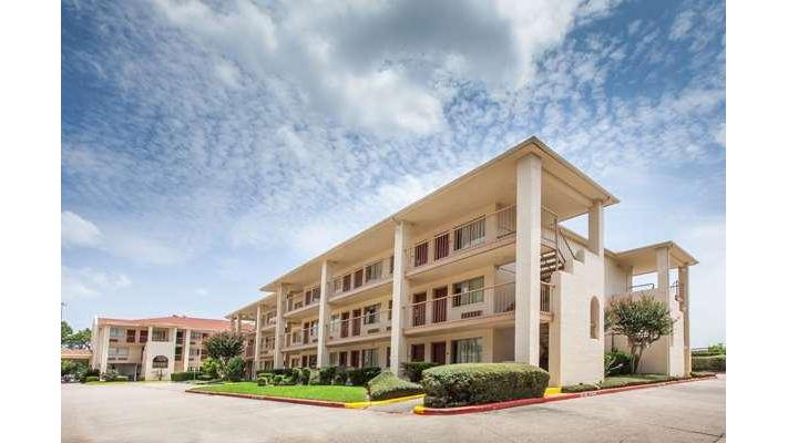 Super 8 by Wyndham Spring/North Houston in Spring, Texas, United States