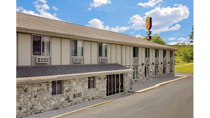 Super 8 by Wyndham Sturgeon Bay in Sturgeon Bay, Wisconsin, United States