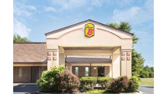 Super 8 by Wyndham Taylorville IL in Taylorville, Illinois, United States