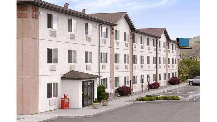 Super 8 by Wyndham The Dalles OR in The Dalles, Oregon, United States