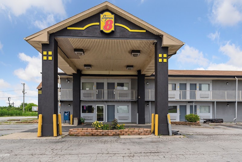 Super 8 by Wyndham Toledo in Toledo, Ohio, United States
