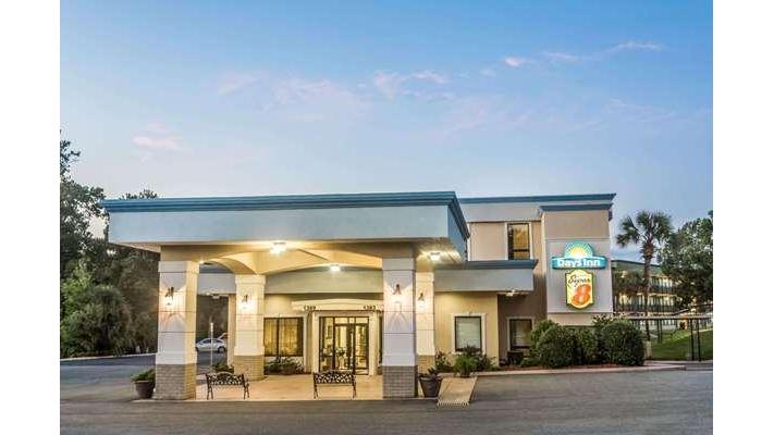 Super 8 by Wyndham Valdosta Mall in Valdosta, Georgia, United States