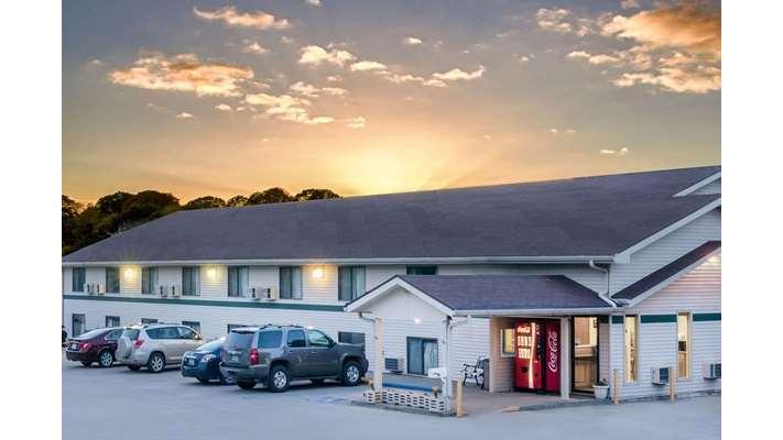 Super 8 by Wyndham Valley City in Valley City, North Dakota, United States