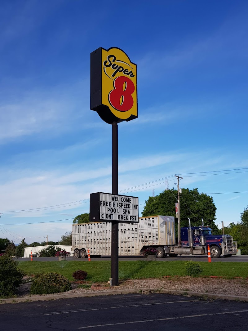 Super 8 by Wyndham Vernal UT in Vernal, Utah, United States