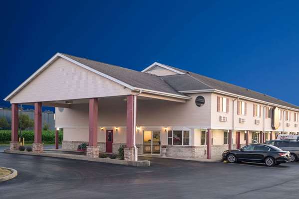 Super 8 by Wyndham Wapakoneta in Wapakoneta, Ohio, United States