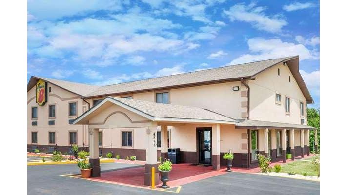 Super 8 by Wyndham Warrensburg in Warrensburg, Missouri, United States