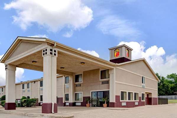 Super 8 by Wyndham Waxahachie TX in Waxahachie, Texas, United States