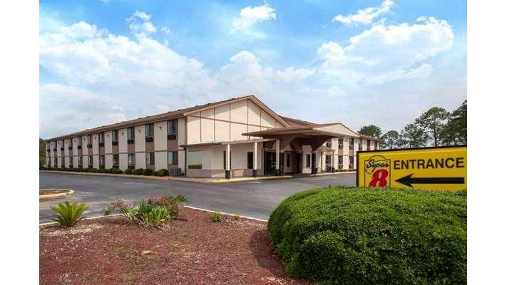 Super 8 by Wyndham Waycross GA in Waycross, Georgia, United States