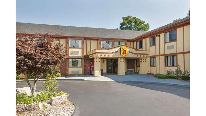 Super 8 by Wyndham West Haven in West Haven, Connecticut, United States