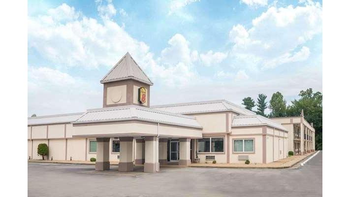 Super 8 by Wyndham Williamsburg in Williamsburg, Kentucky, United States