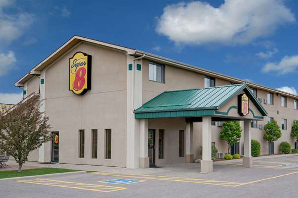 Super 8 by Wyndham Willmar in Willmar, Minnesota, United States