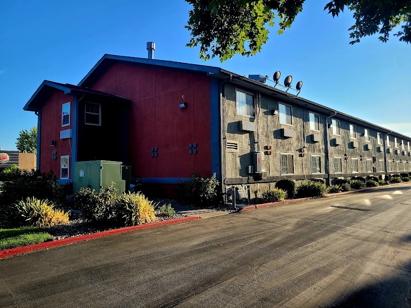 Super 8 by Wyndham Willows in Willows, California, United States