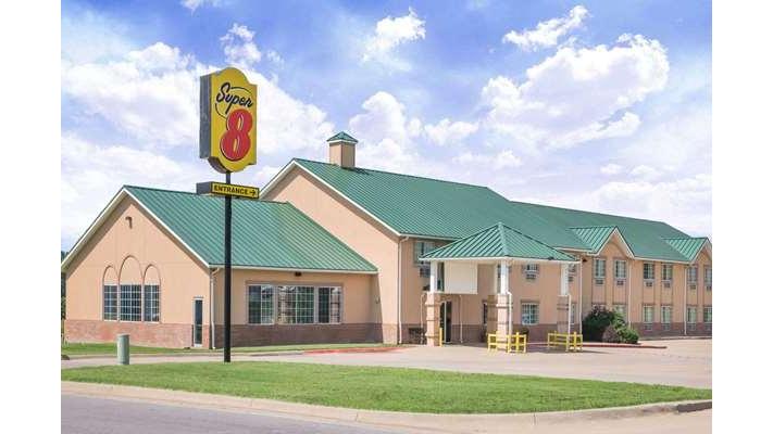 Super 8 by Wyndham Winfield/Quail Ridge Area in Winfield, Kansas, United States