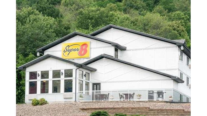 Super 8 by Wyndham Winona MN in Winona, Minnesota, United States
