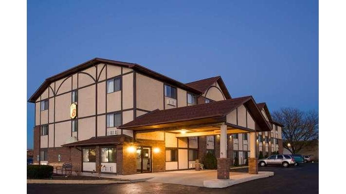 Super 8 by Wyndham Woodstock in Woodstock, Illinois, United States