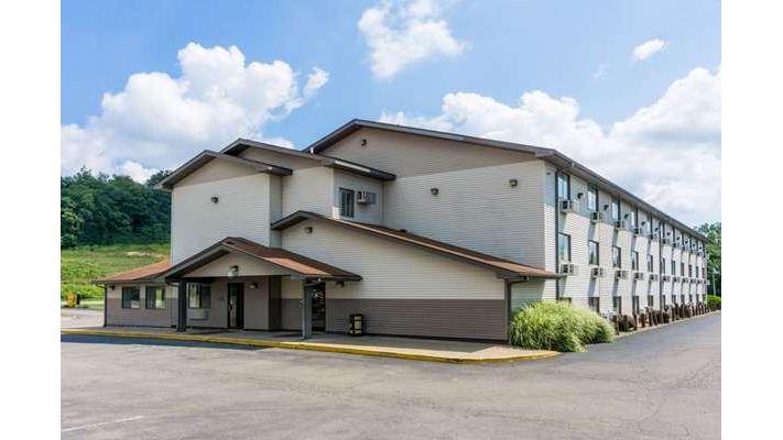 Super 8 by Wyndham Zanesville in Zanesville, Ohio, United States