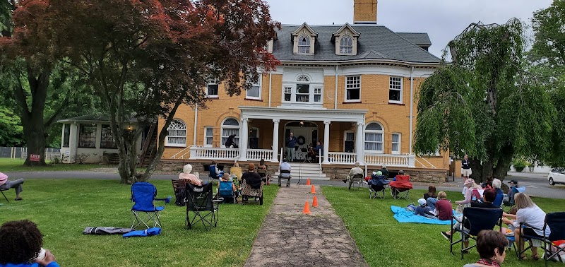 The DuCret School of Art Bed and Breakfast in Plainfield, New Jersey, United States