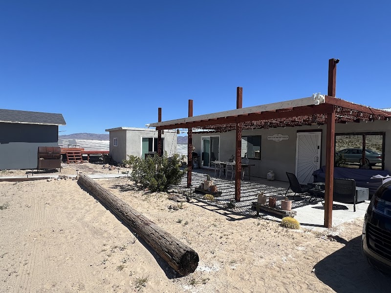 The Little Owl Cabin in Redlands, California, United States