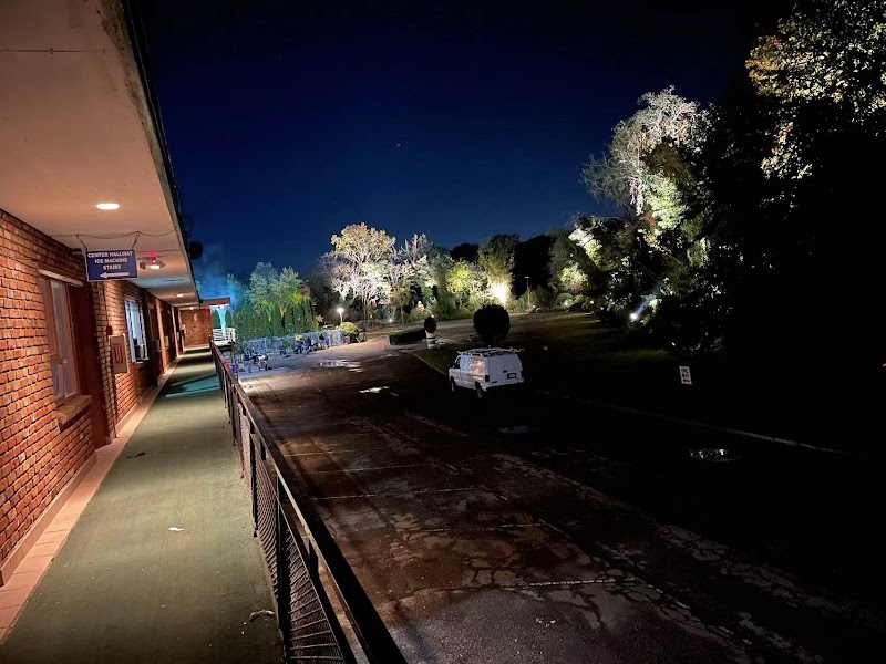 The Tides Motor Inn in Bayville, New York, United States