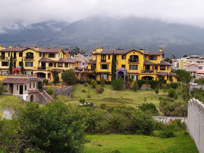 Yellow Guest House in Cotacachi, Ecuador