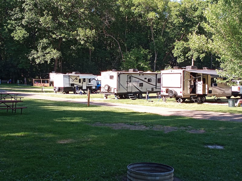 Camping at Hickory Hills Campground in Edgerton, Wisconsin, United States