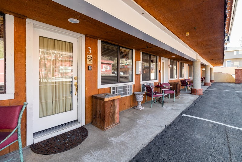 Cedar Lodge Motel in Wrightwood, California, United States
