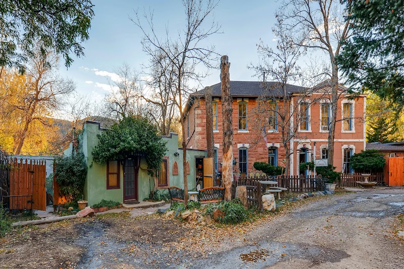 Cliff House Lodge and Hot Tub Cottages in Golden, Colorado, United States
