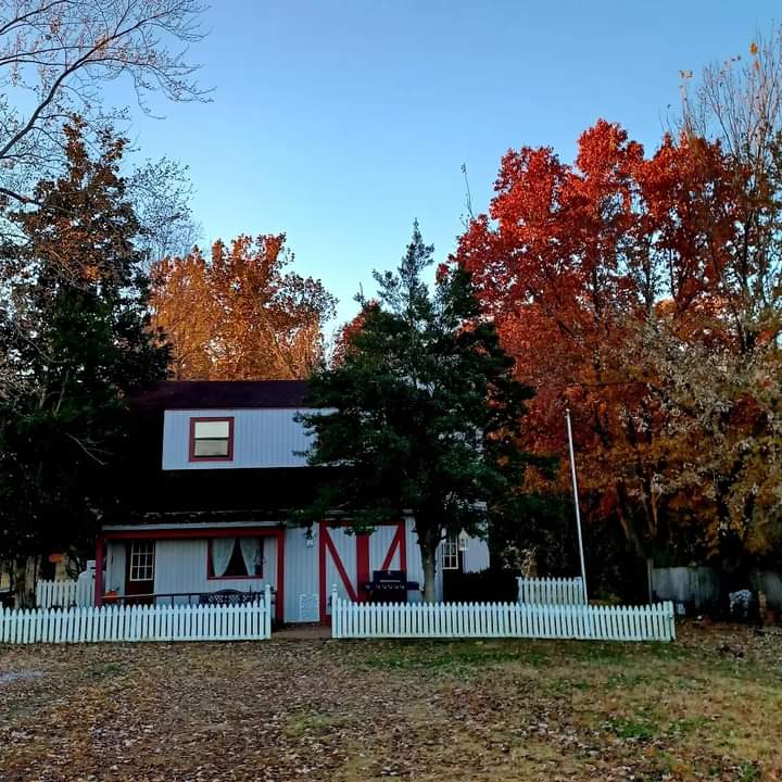Country Cottage Bed and Breakfast in Noble, Oklahoma, United States